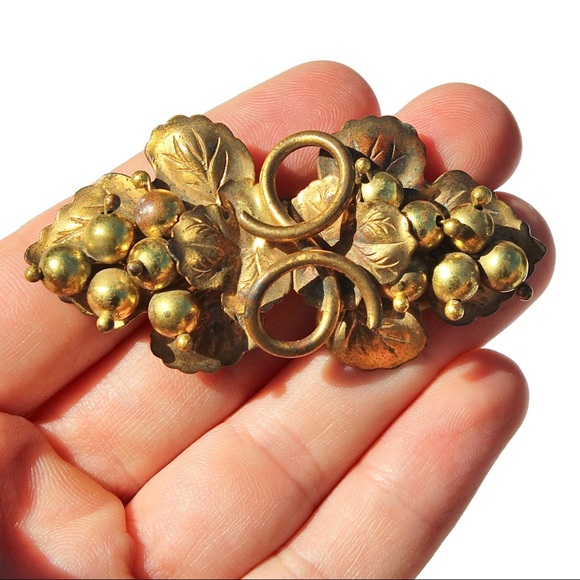 Antique Grape Cluster Brooch Gilt Brass Haskell Era - Picture 5 of 8